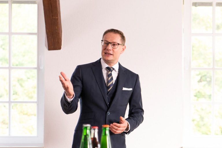 Michael Smolinski erklärt die Führung